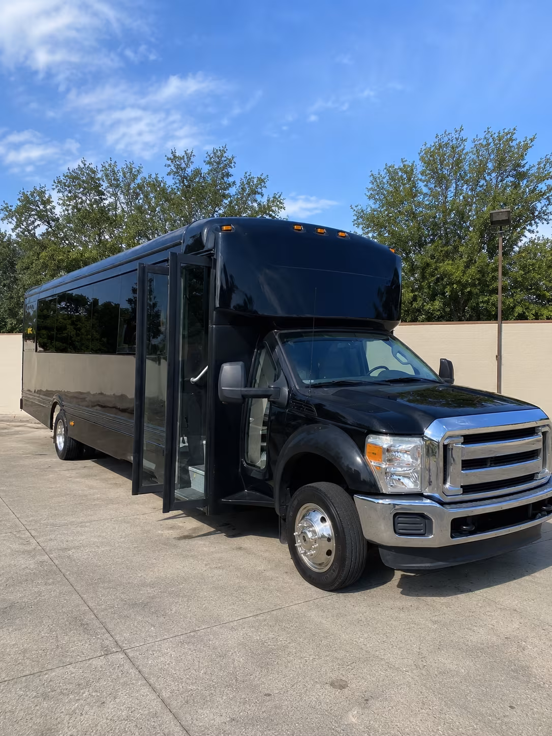 johnson city 20 passenger party bus